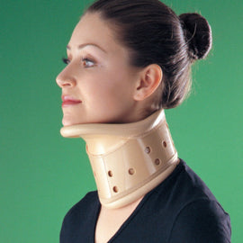 Cervical Collar Deluxe / 4190